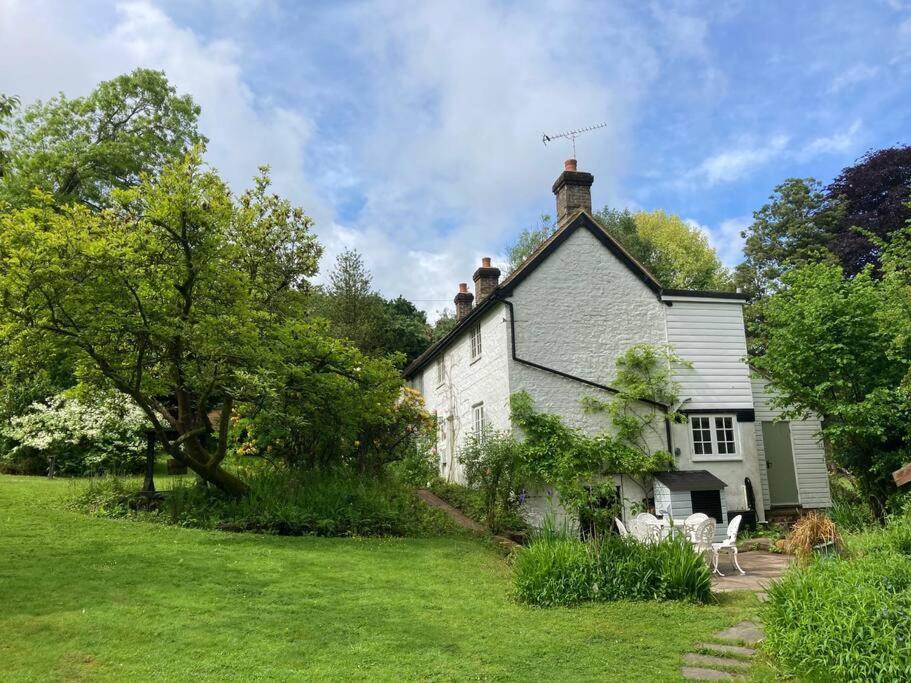 Ashdown Forest Character Cottage, 18Th Century Crowborough Kültér fotó