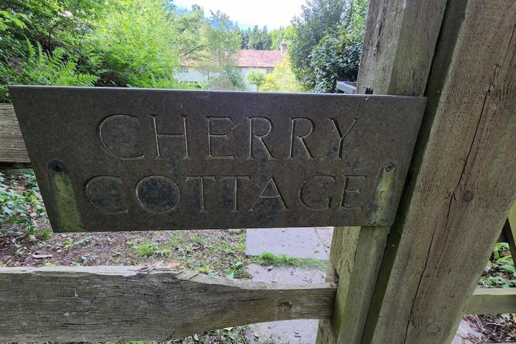 Ashdown Forest Character Cottage, 18Th Century Crowborough Kültér fotó