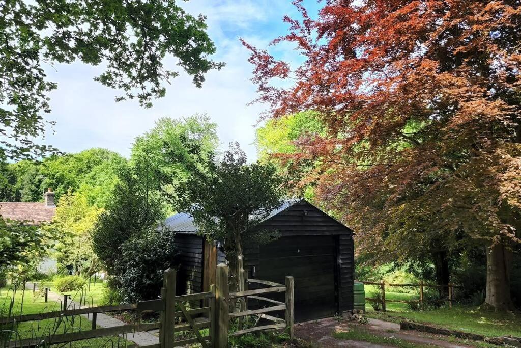 Ashdown Forest Character Cottage, 18Th Century Crowborough Kültér fotó