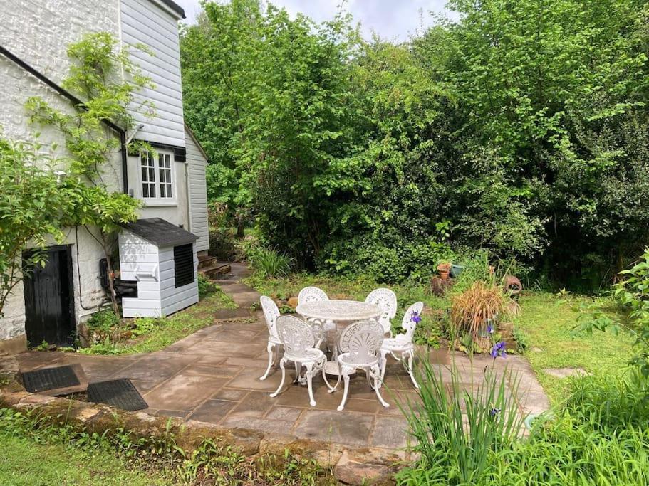 Ashdown Forest Character Cottage, 18Th Century Crowborough Kültér fotó